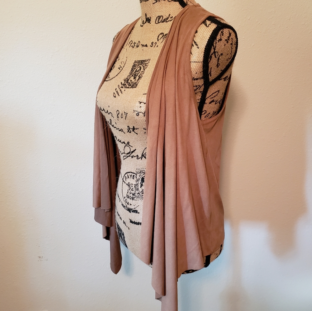 Tan vest - Picture 2 of 7